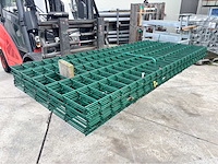 Europees fabrikaat dubbeldraadpanelen 8/6/8mm partij draadpanelen met palen en bevestiging - afbeelding 3 van  6