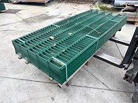 Europees fabrikaat dubbeldraadpanelen 8/6/8mm partij draadpanelen met palen en bevestiging - afbeelding 1 van  11