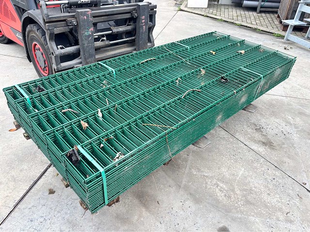 Europees fabrikaat dubbeldraadpanelen 8/6/8mm partij draadpanelen met palen en bevestiging - afbeelding 5 van  11