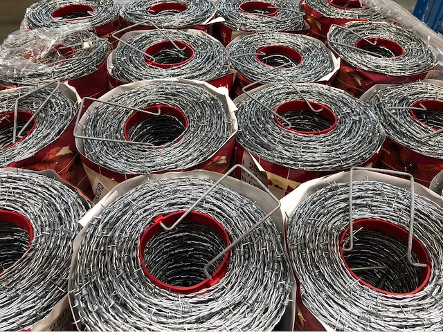 Europees fabrikaat lot prikkeldraad - afbeelding 1 van  4