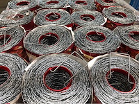 Europees fabrikaat lot prikkeldraad - afbeelding 1 van  4