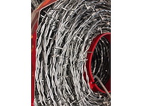 Europees fabrikaat lot prikkeldraad - afbeelding 2 van  4