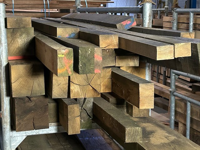 Europese eiken balken 0.926 m³ - afbeelding 1 van  6