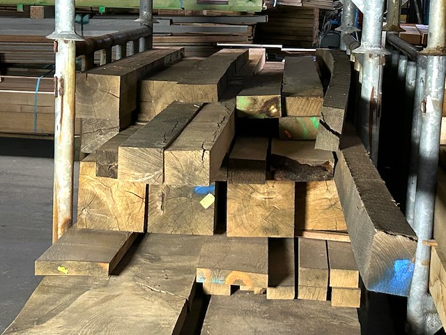 Europese eiken balken 1.116 m³ - afbeelding 1 van  6