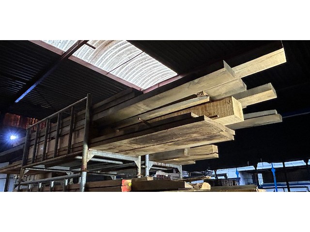 Europese eiken balken 1.510 m³ - afbeelding 1 van  5