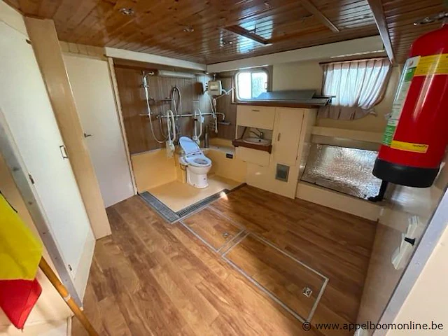Ex parlevinker/pleziervaartuig christoffelle, bouwwerf jacht en scheepsbouw eltink mook nederland,motor daf 615 dt m, stand motor 4932u, bouwjaar 1964, afm plm 16,10x5,10x1,20x5m, regnr b-772523, europanr 03320205 - afbeelding 9 van  23
