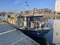 Ex parlevinker/pleziervaartuig christoffelle, bouwwerf jacht en scheepsbouw eltink mook nederland,motor daf 615 dt m, stand motor 4932u, bouwjaar 1964, afm plm 16,10x5,10x1,20x5m, regnr b-772523, europanr 03320205