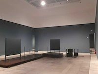 Expositiepodium gedemonteerd