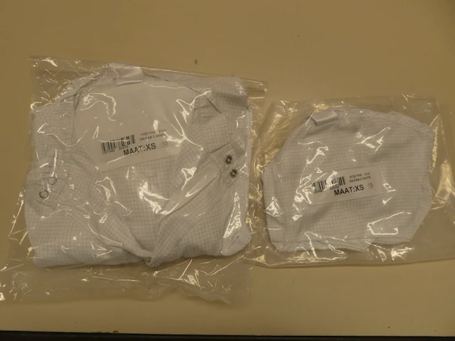 Fabcontent - 750x cleanroom suit white (overall & hood) - afbeelding 2 van  3