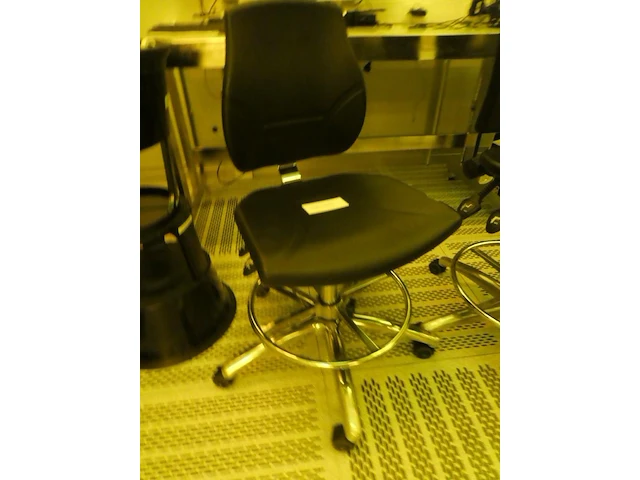 Fabcontent - cleanroom chair oxford, damaged - afbeelding 1 van  2