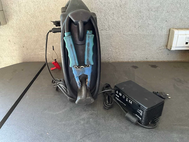 Facom b12.secu 12v booster - afbeelding 4 van  8