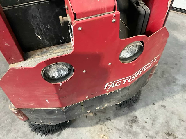 Factory cat zelfrijdende veegmachine - afbeelding 27 van  27