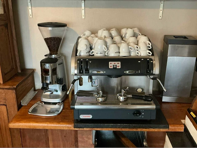 Faema koffiezet en bonenmaler koffiemachine - afbeelding 2 van  6