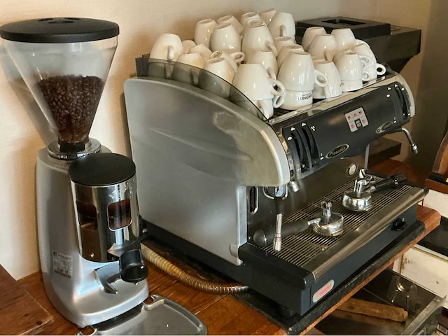 Faema koffiezet en bonenmaler koffiemachine - afbeelding 3 van  6