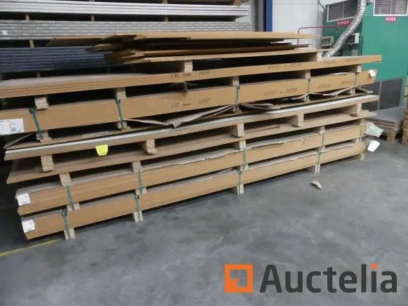 Faillissement "keukens & interieurs trybou" - rekken en hout