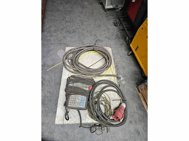Fanuc s-420i met bedieningsconsole - afbeelding 2 van  10