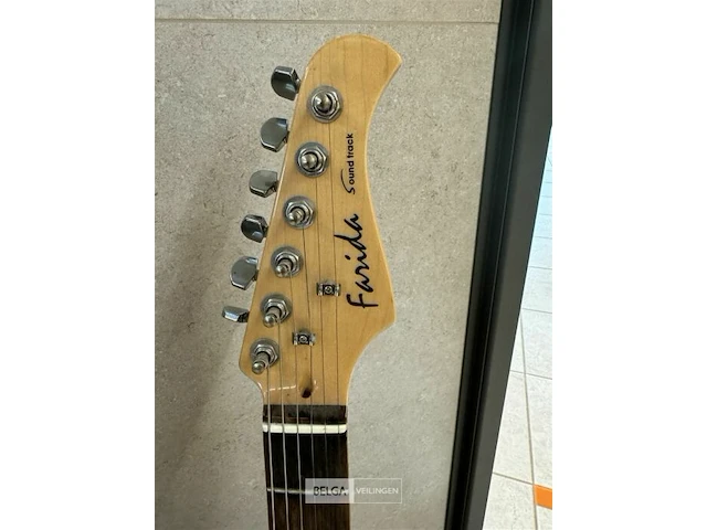 Farida gitaar met versterker - afbeelding 3 van  13