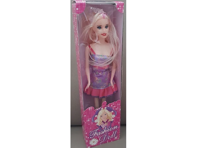 Fashion doll met roze kleed - afbeelding 1 van  3