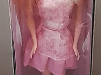 Fashion doll met roze kleed - afbeelding 1 van  5