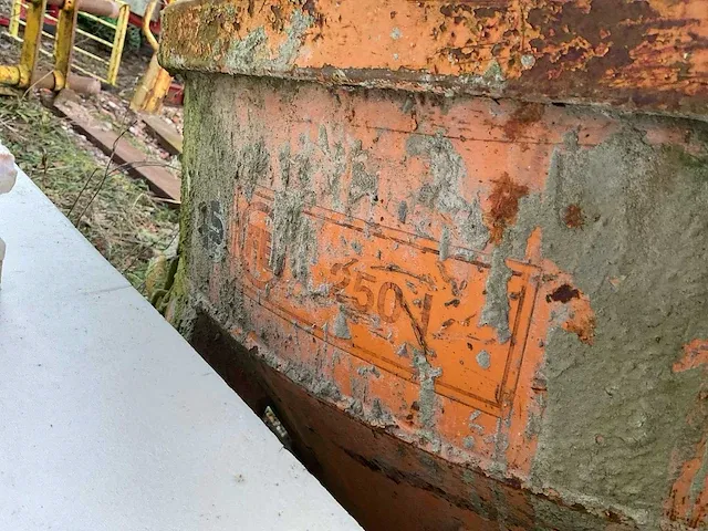 Fe 250 l betonkubel - afbeelding 3 van  4