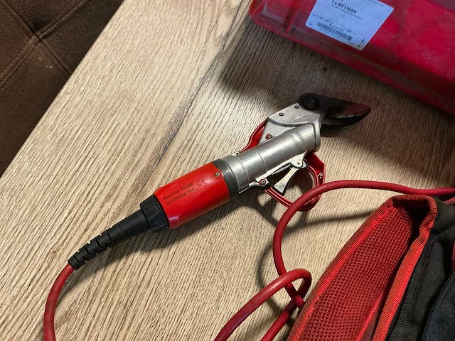 Felco 801 professionele accu-snoeischaar - afbeelding 2 van  6