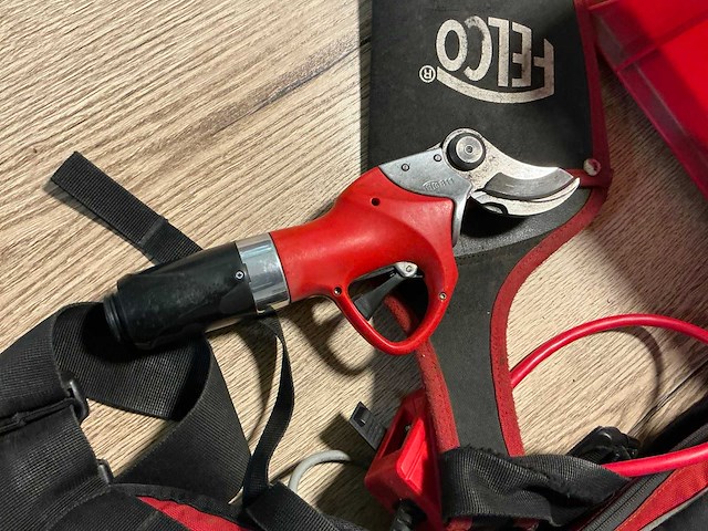 Felco 811 professionele accu-snoeischaar - afbeelding 2 van  6