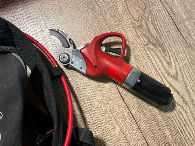 Felco 811 professionele accu-snoeischaar - afbeelding 2 van  6