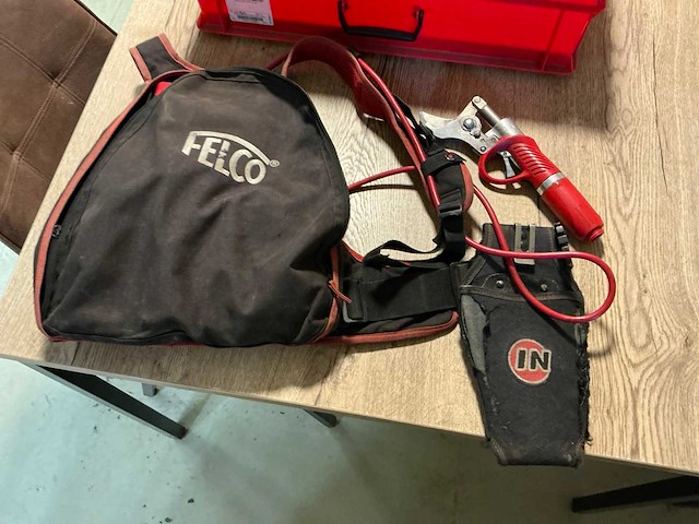 Felco 820 professionele accu-snoeischaar - afbeelding 1 van  6