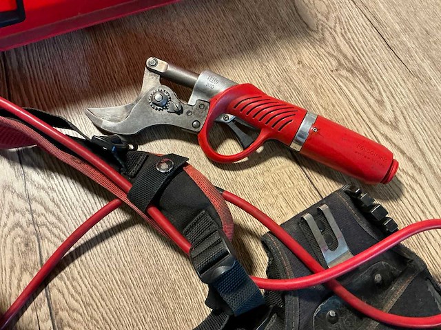 Felco 820 professionele accu-snoeischaar - afbeelding 2 van  6