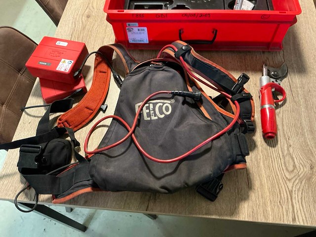 Felco 820 professionele accu-snoeischaar - afbeelding 1 van  6