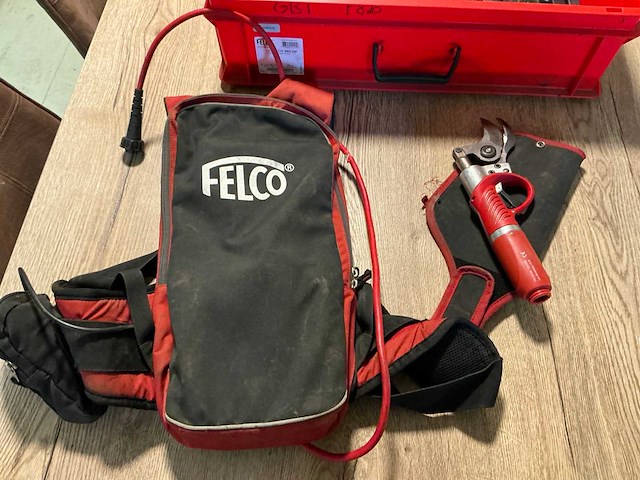 Felco 820 professionele accu-snoeischaar - afbeelding 1 van  6