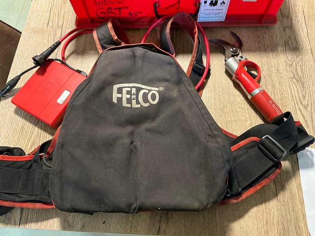Felco 820 professionele accu-snoeischaar - afbeelding 1 van  5