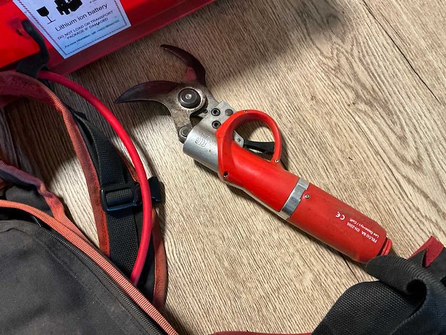 Felco 820 professionele accu-snoeischaar - afbeelding 2 van  5