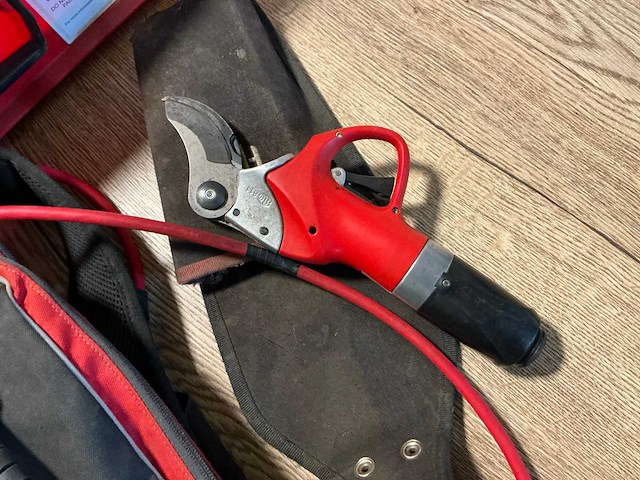 Felco 820 professionele accu-snoeischaar - afbeelding 2 van  6