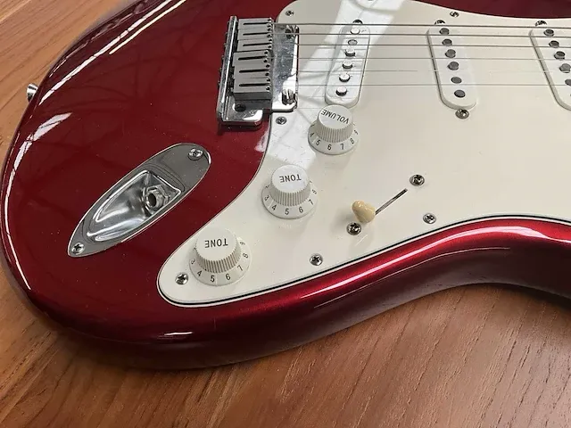 Fender stratocaster - candy apple red (1995) - afbeelding 6 van  13