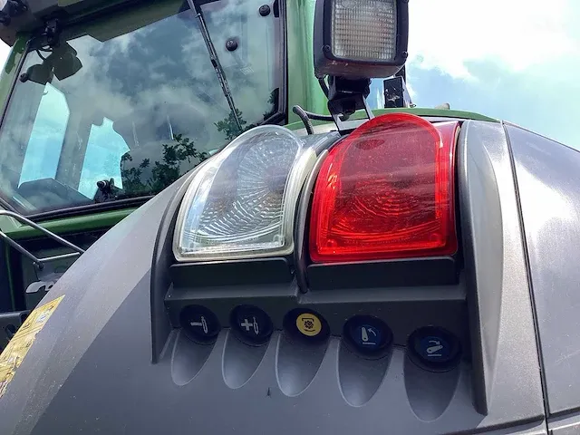 Fendt - 826 - vierwielaangedreven landbouwtractor - 2020 - afbeelding 3 van  13