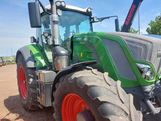 Fendt - 826 - vierwielaangedreven landbouwtractor - 2020 - afbeelding 8 van  13