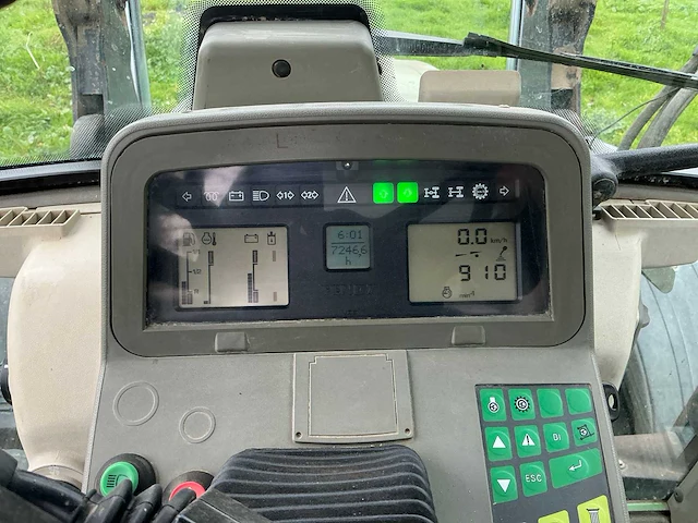 Fendt 412 vario vierwielaangedreven landbouwtractor - 2002 - afbeelding 7 van  18