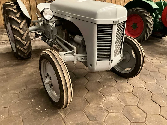 Ferguson oldtimer tractor - afbeelding 2 van  14