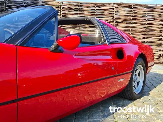 Ferrari 308 gtsi - afbeelding 4 van  27