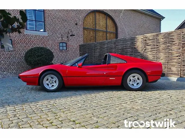 Ferrari 308 gtsi - afbeelding 12 van  27