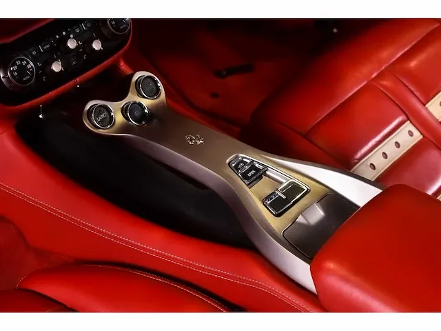 Ferrari california convertible 4,3l v8 - 2010 - afbeelding 8 van  82