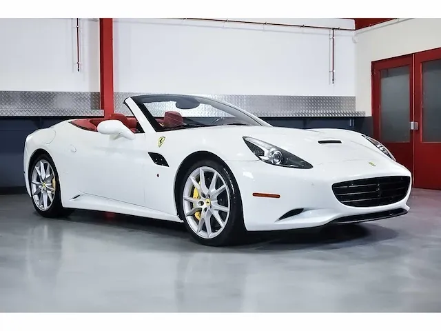 Ferrari california convertible 4,3l v8 - 2010 - afbeelding 1 van  82