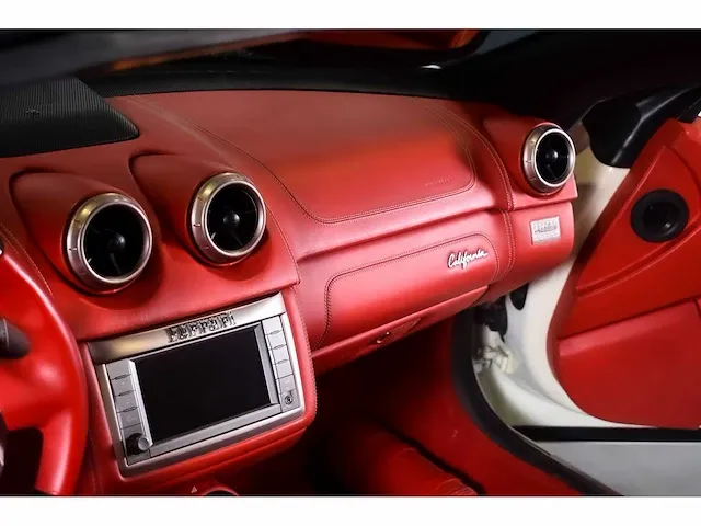 Ferrari california convertible 4,3l v8 - 2010 - afbeelding 14 van  82
