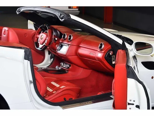 Ferrari california convertible 4,3l v8 - 2010 - afbeelding 17 van  82