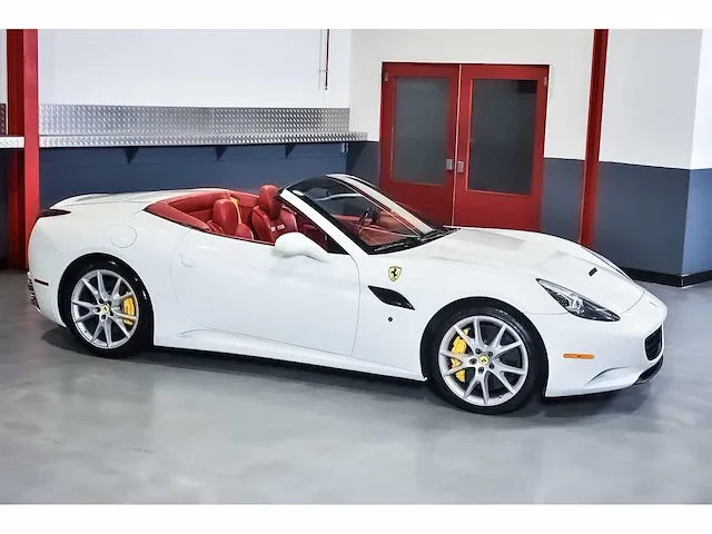 Ferrari california convertible 4,3l v8 - 2010 - afbeelding 18 van  82