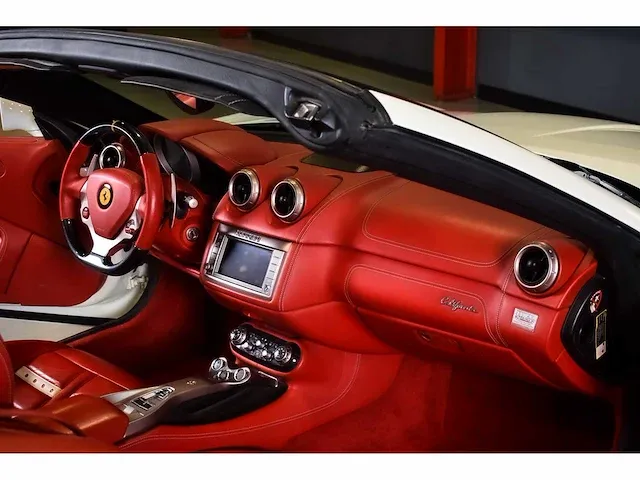 Ferrari california convertible 4,3l v8 - 2010 - afbeelding 22 van  82
