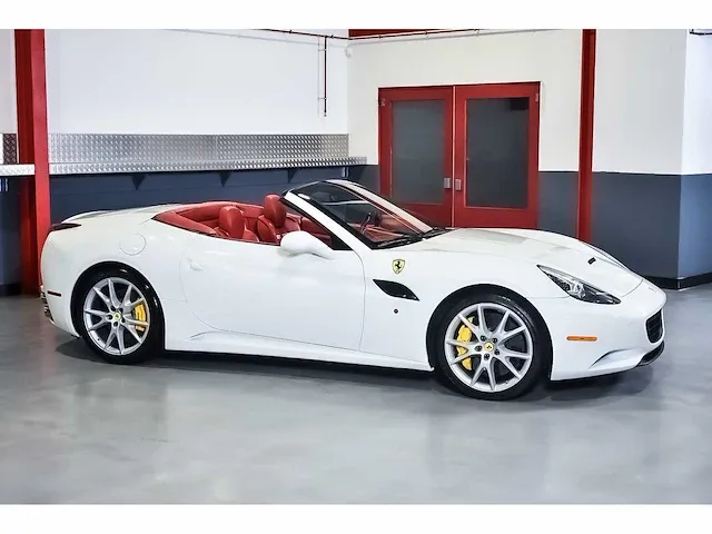 Ferrari california convertible 4,3l v8 - 2010 - afbeelding 25 van  82
