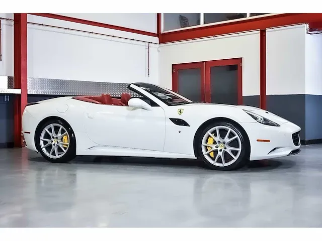 Ferrari california convertible 4,3l v8 - 2010 - afbeelding 31 van  82