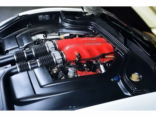Ferrari california convertible 4,3l v8 - 2010 - afbeelding 37 van  82